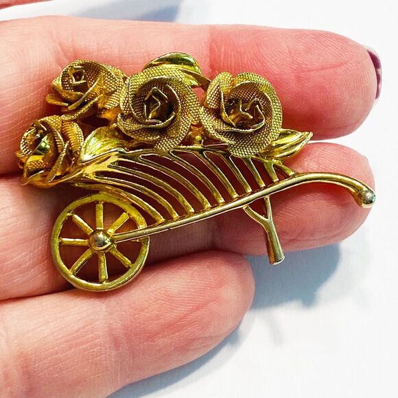 Vintage Gold Brooch Flower Basket Wagon textured dimensional Mid Century pin - Picture 4 of 5